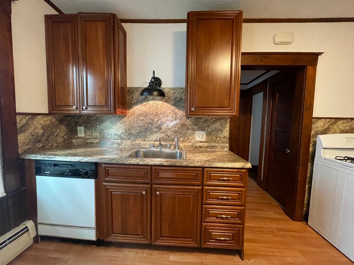 Kitchen - 108 Lyons St
