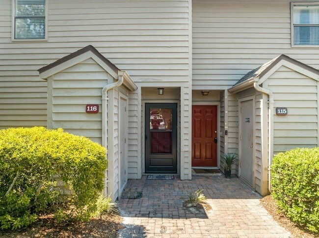 Building Photo - 100 N Myrtle Dr