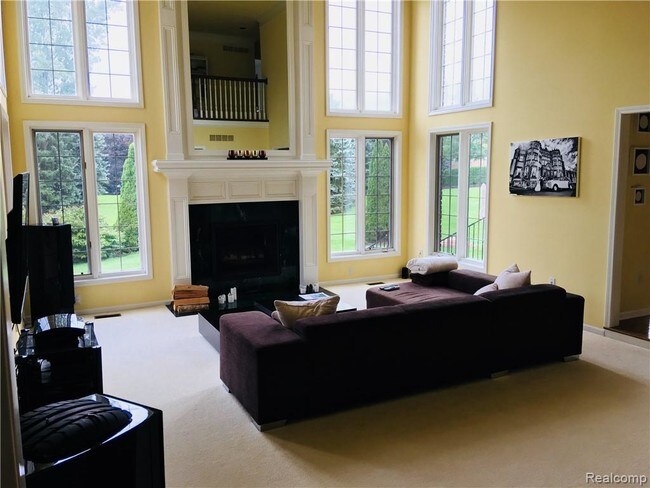 Foto del edificio - 5866 Wellwood Dr