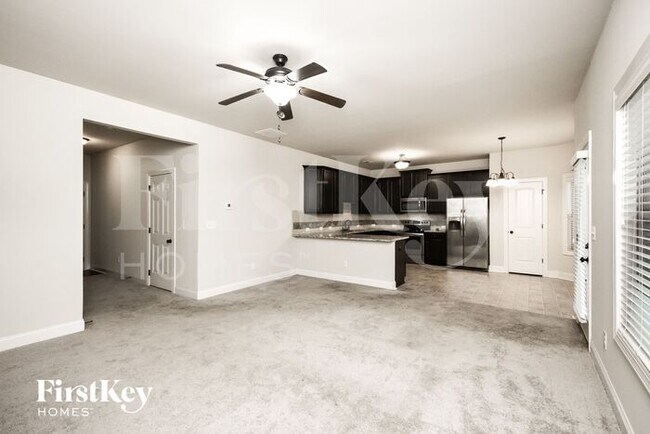 Building Photo - 448 Louise Way