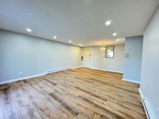 Building Photo - 54 Fountain Ln