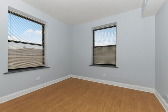 Building Photo - One Bedroom in South Shore Available Now!