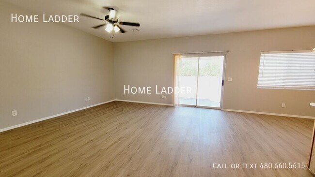 Building Photo - Discover Your Dream Home in Casa Grande!