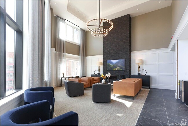 Foto del edificio - 44-36 Douglaston Pkwy