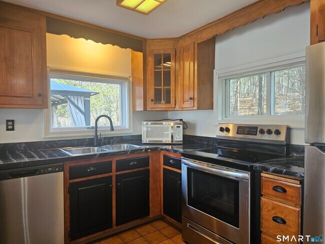 Building Photo - 932 Saybrook Rd