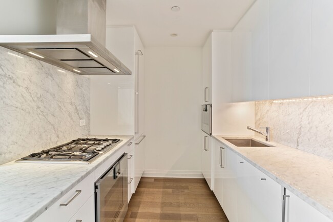 Building Photo - 460 W 42nd St