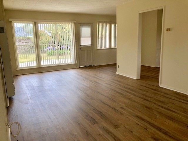Building Photo - Quaint Midtown Home with New Wood Flooring...
