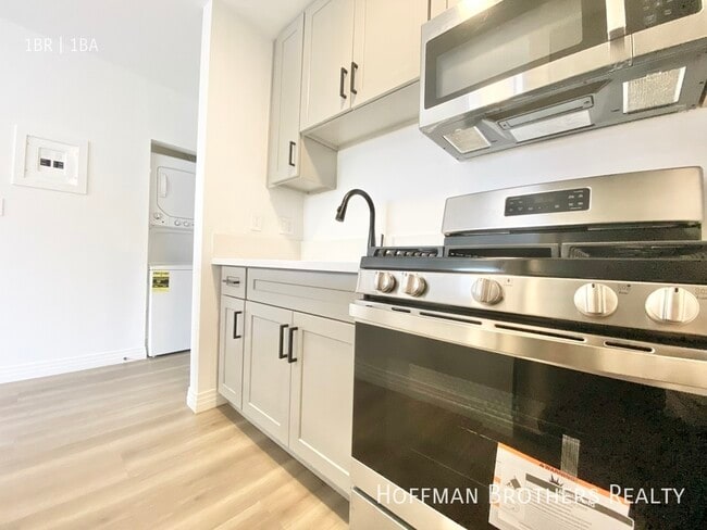 Foto del edificio - 1240 S Bronson Ave