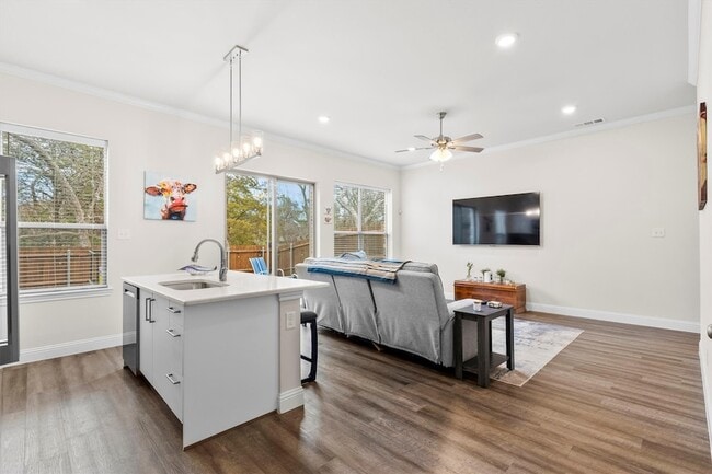 Foto del edificio - 6329 Mason Ct