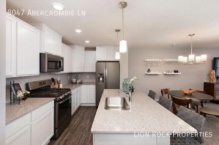 Foto principal - 8047 Abercrombie Ln