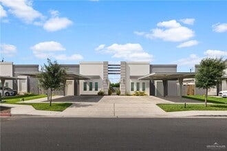 Building Photo - 13 West Dr