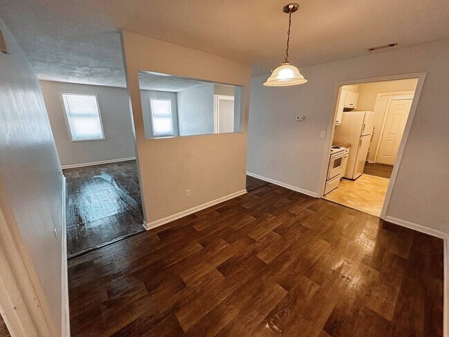 Building Photo - 1544 Hamilton Drive
