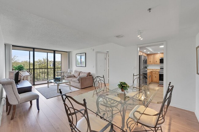 Foto del edificio - 7835 Lakeside Blvd