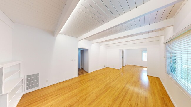 Interior Photo - 15900 Sunset