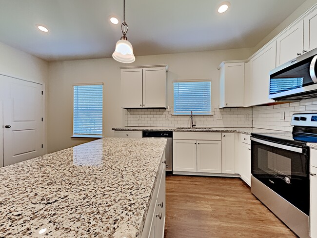 Building Photo - 307 Camp dr