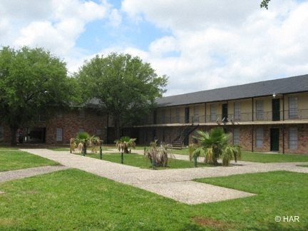 Glenbrook East - Lenora Apartments