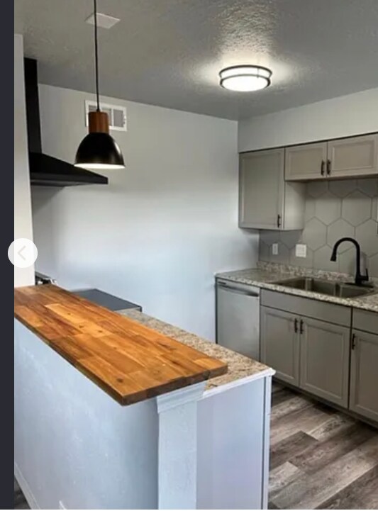 Foto del edificio - 12001 Phoenix Ave NE