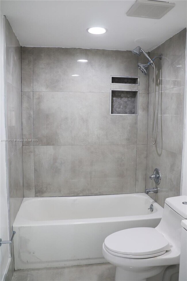 Foto del edificio - 2550 W 67th Pl