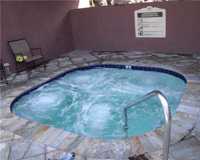 Building Photo - Santa Ana Junior 1 Bedroom 1 Bath Condo - Ground Floor - Gated - Pool/Spa