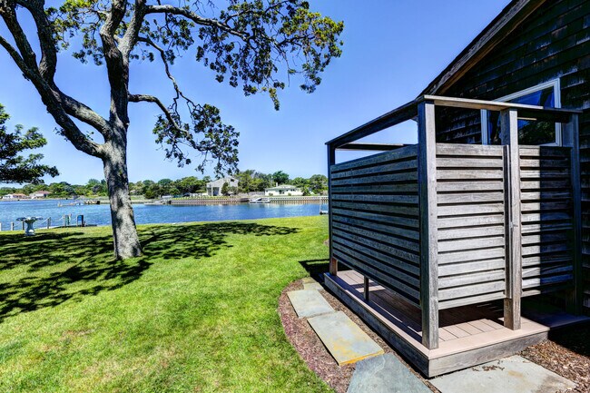 Foto del edificio - 3 Middle Pond Ln