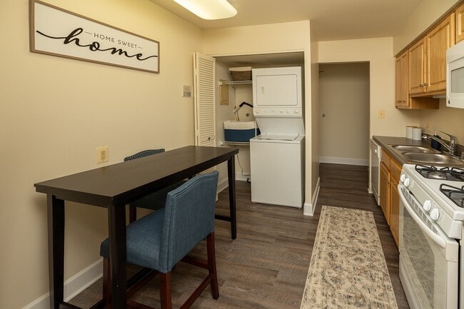 Building Photo - The Brittany Apartments