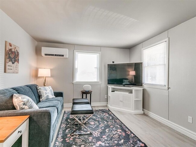 Foto del edificio - 1223 Monnett Ave