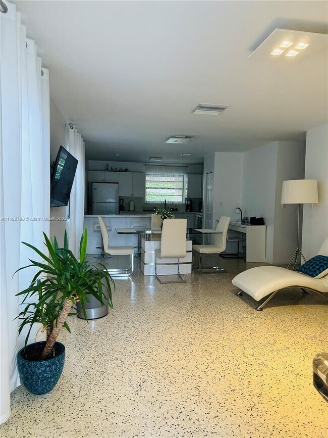 Foto del edificio - 610 NW 43rd Ct