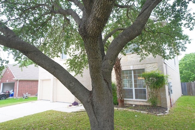 Building Photo - Beautifully Home in the Coveted and Gated ...