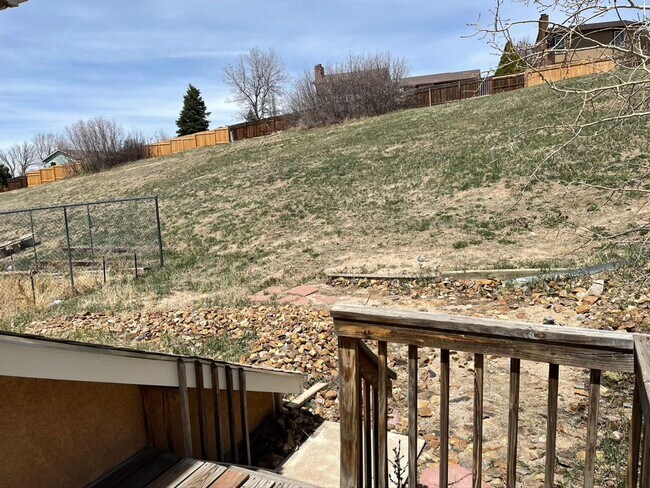 Foto del edificio - Spacious & Unique 3BD/2BA Townhome w/ Gara...