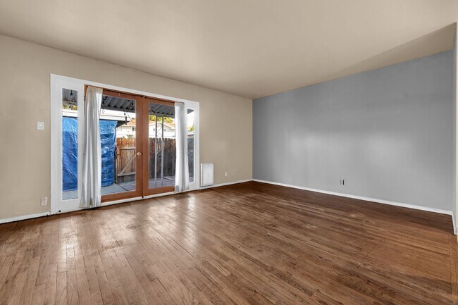 Foto del edificio - Charming Two-Story Townhome in a Prime Loc...