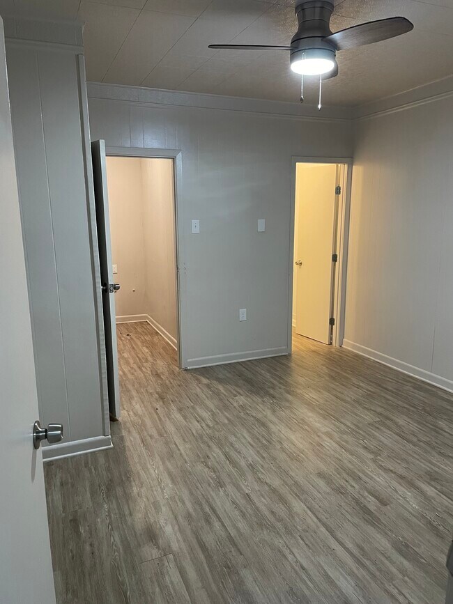 Building Photo - 739 Avenue A
