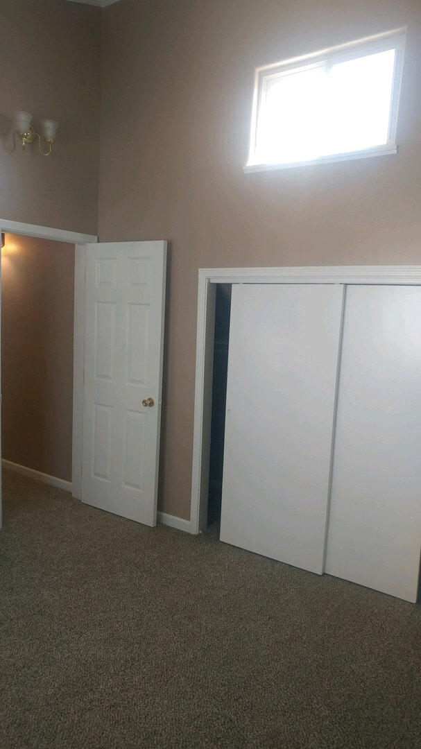 Building Photo - Heights remodeled 3 bedroom, 2 bath with 1...