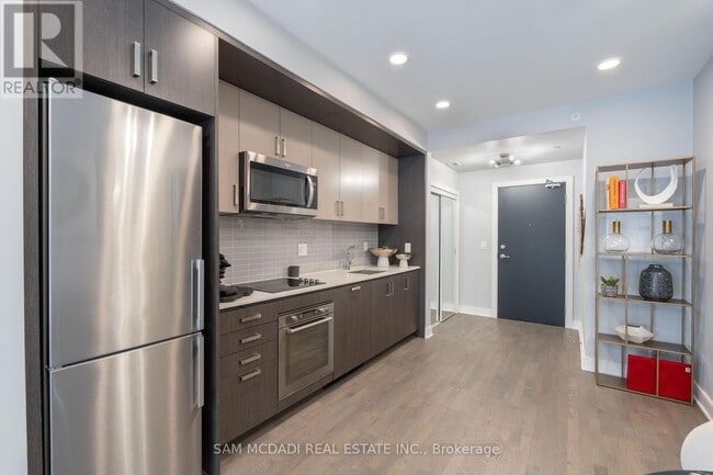 Photo du bâtiment - 1575 Lakeshore Rd W