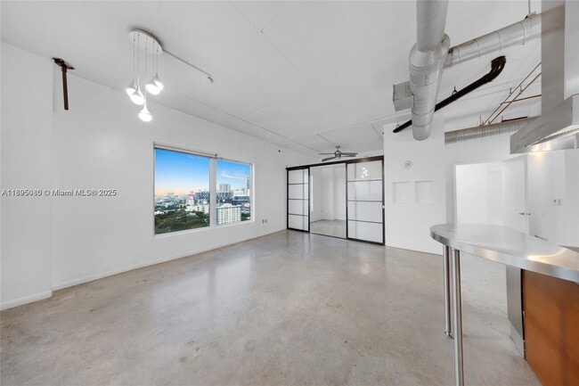 Foto del edificio - 10 SW South River Dr