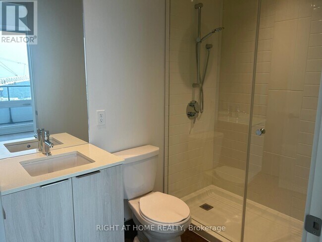 Photo du bâtiment - 448 Burnhamthorpe Rd W