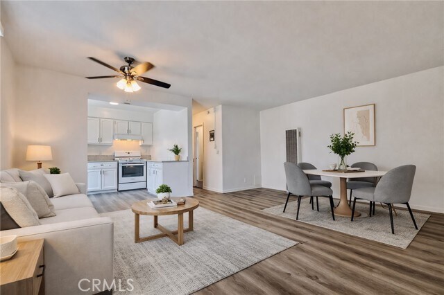 Foto del edificio - 815 N Rose Ave