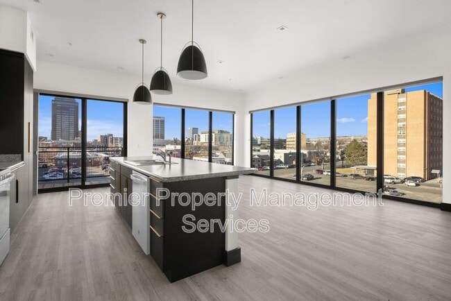 Foto del edificio - 2310 First Ave N