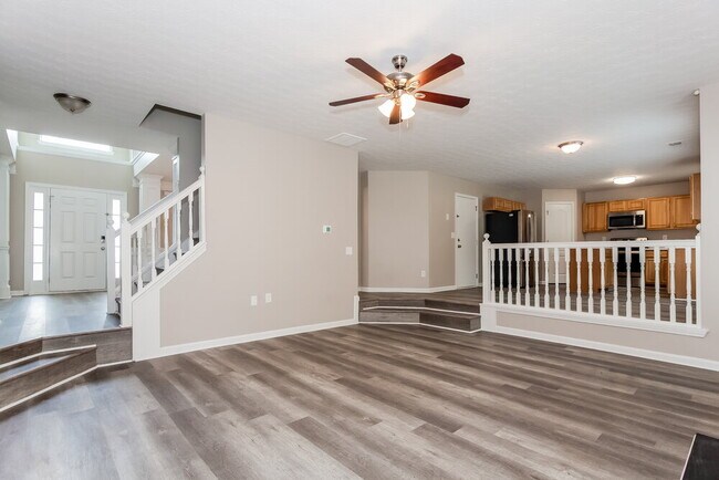 Foto del edificio - 700 Lake Joyce Ln