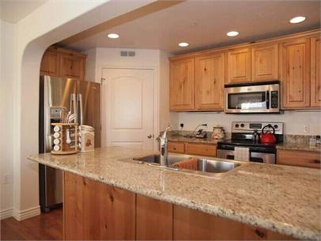Foto del edificio - REDUCED RENT!! 3 Bedroom/2 Bathroom Condo ...