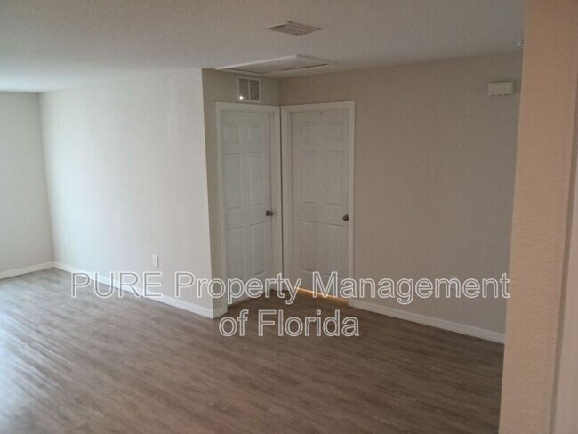 Foto del edificio - 9426-9428 N. Manashee Drive