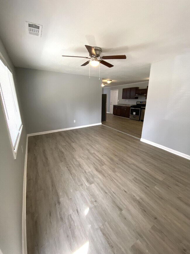 Building Photo - 4834 Woodend Ave