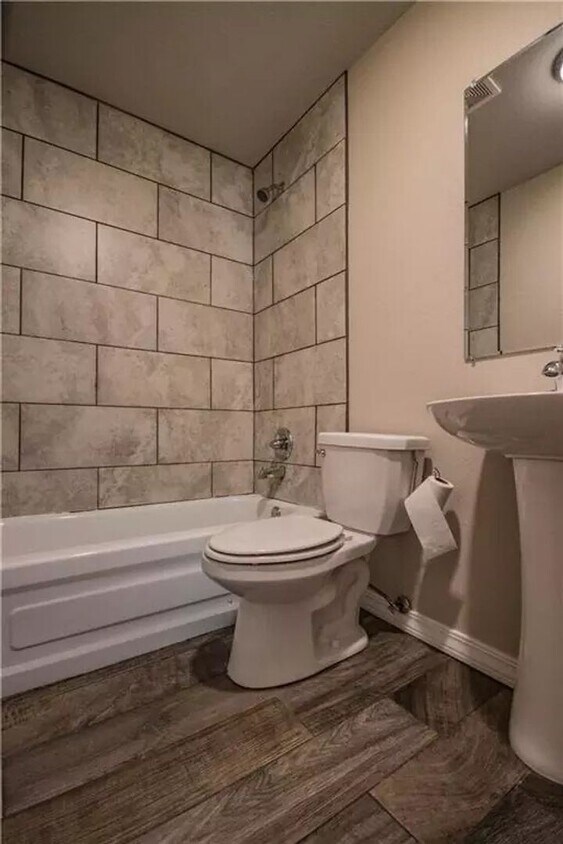 Foto principal - 6100 Wilkerson St
