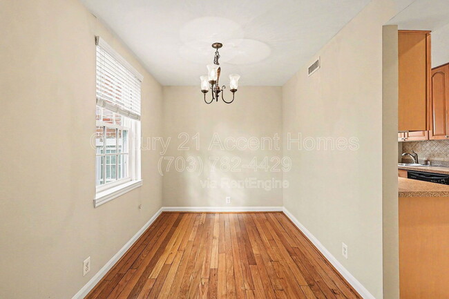 Foto del edificio - 3342 S Wakefield St