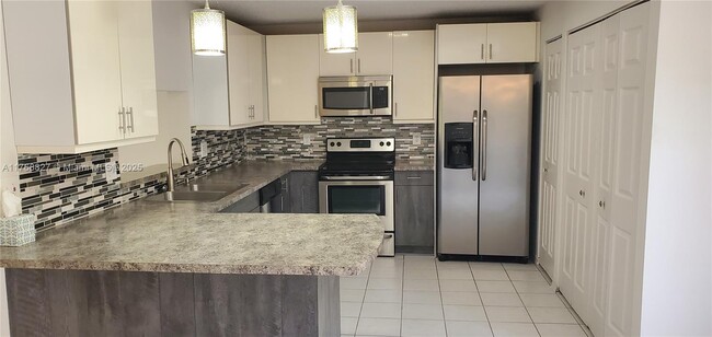 Foto del edificio - 3937 NW 122nd Terrace