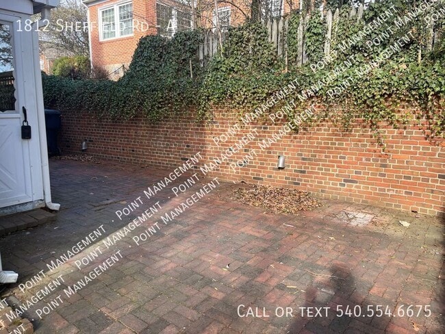 Building Photo - 1812 Sheffield Rd SW