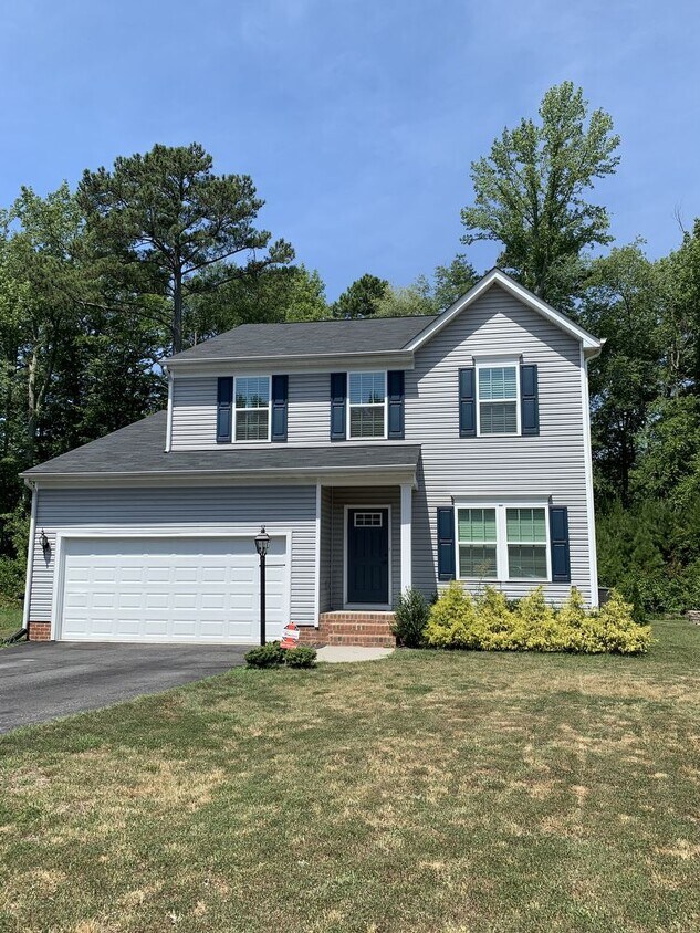 Foto principal - Beautiful 3 Bedroom Home in Chesterfield