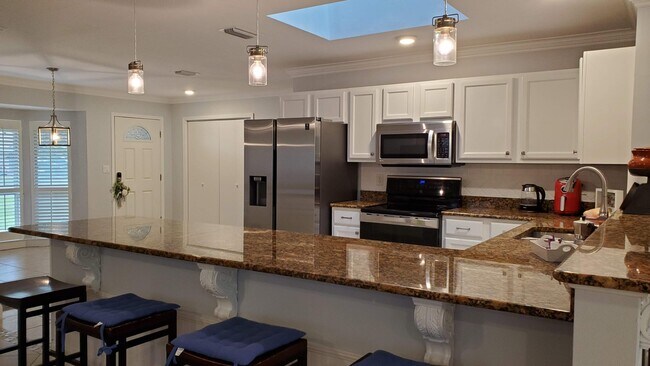 Building Photo - 726 St Thomas Cove