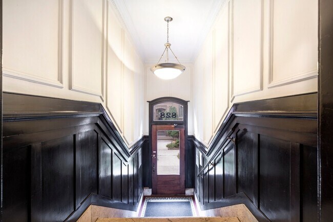 Foto del edificio - 828 W Lakeside Pl