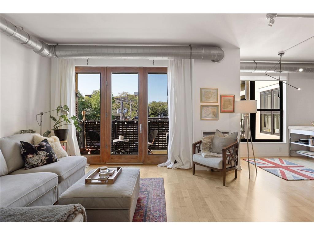 Primary Photo - 15 E Franklin Ave