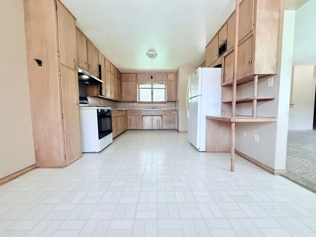 Building Photo - 4-Bed House in Cedar Falls